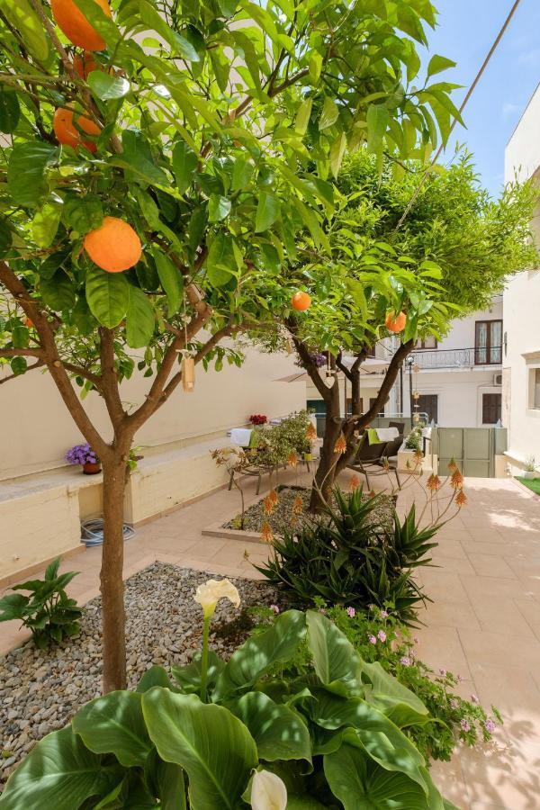 Home With Courtyard In Beating Heart Of Old Town! Chania  Exterior foto