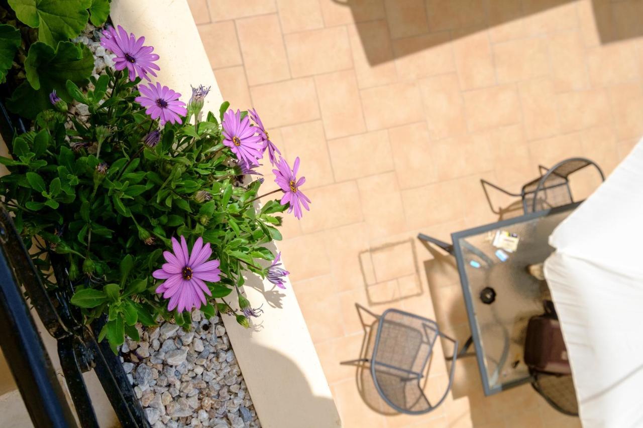 Home With Courtyard In Beating Heart Of Old Town! Chania  Exterior foto