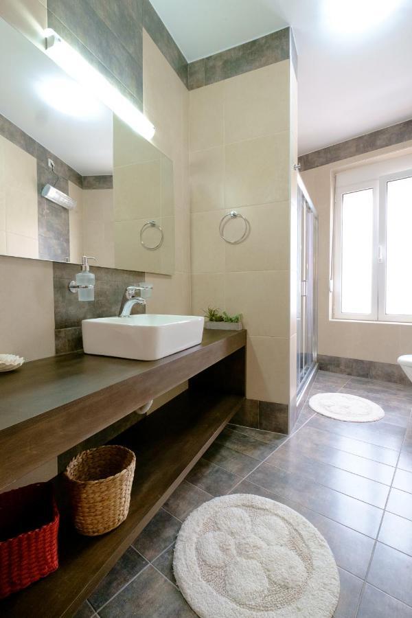 Home With Courtyard In Beating Heart Of Old Town! Chania  Exterior foto